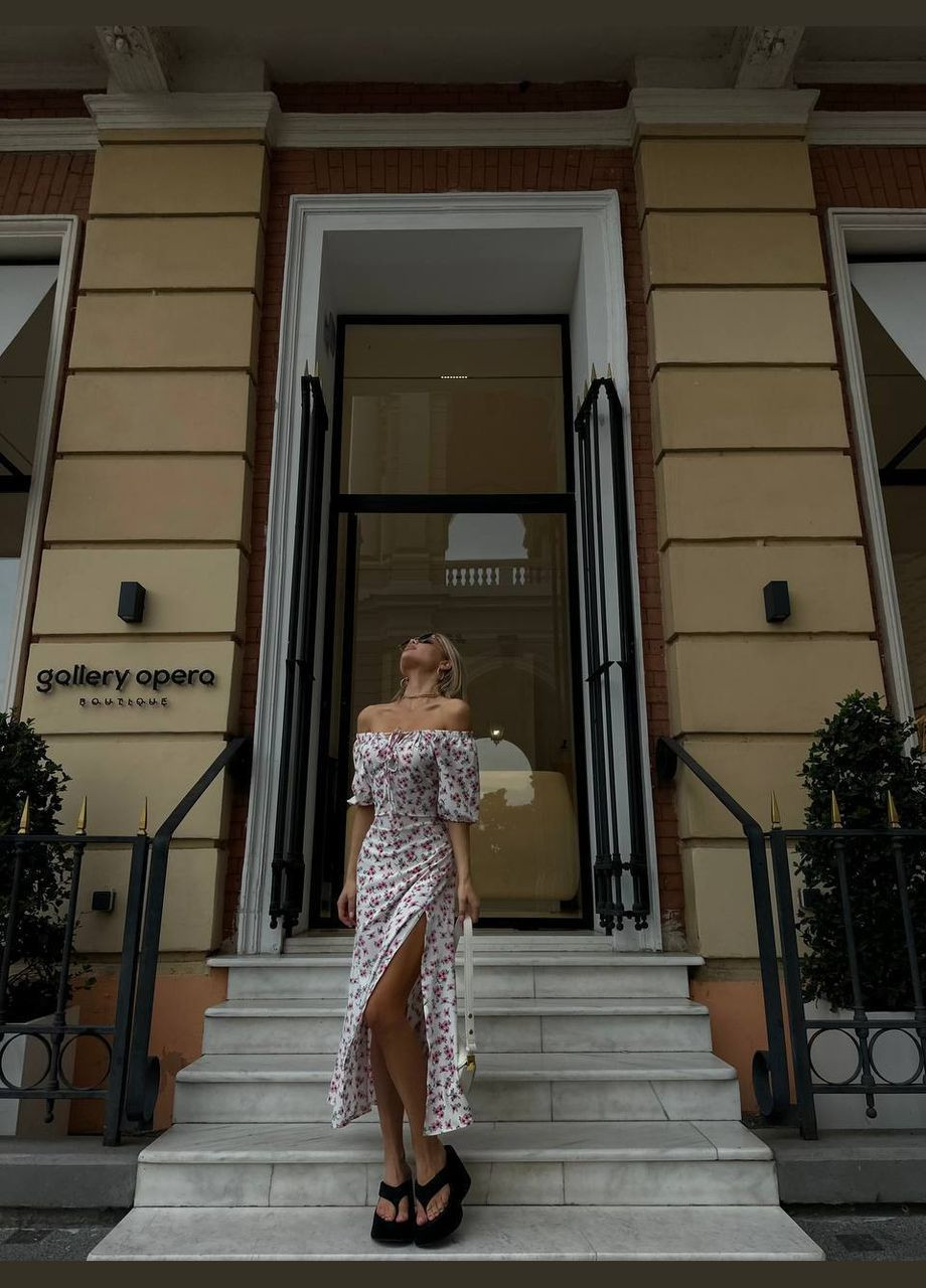 Белое кэжуал женское платье с разрезом и принтом No Brand с цветочным принтом