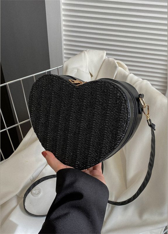 Жіноча сумка 8270 крос-боді Серце чорна No Brand (303323043)