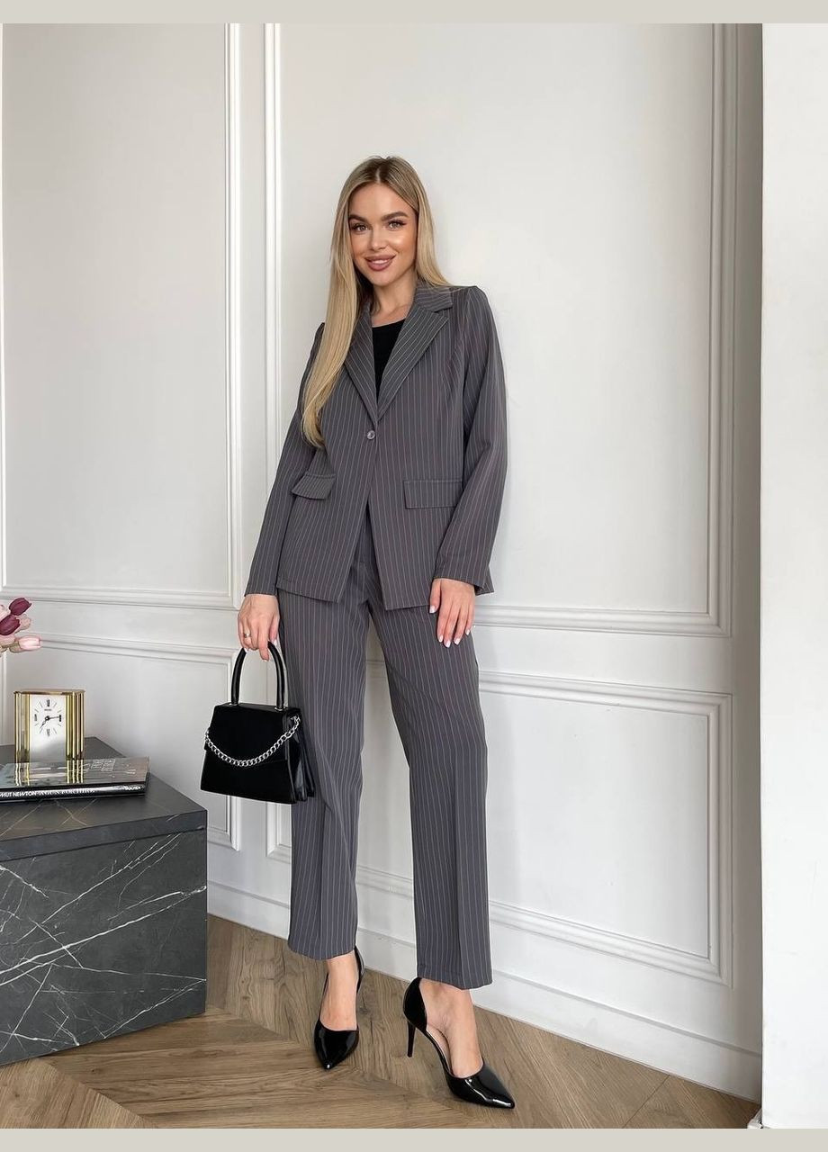 Жіночий класичний костюм сiрого кольору 31375 Fashion (322250002)