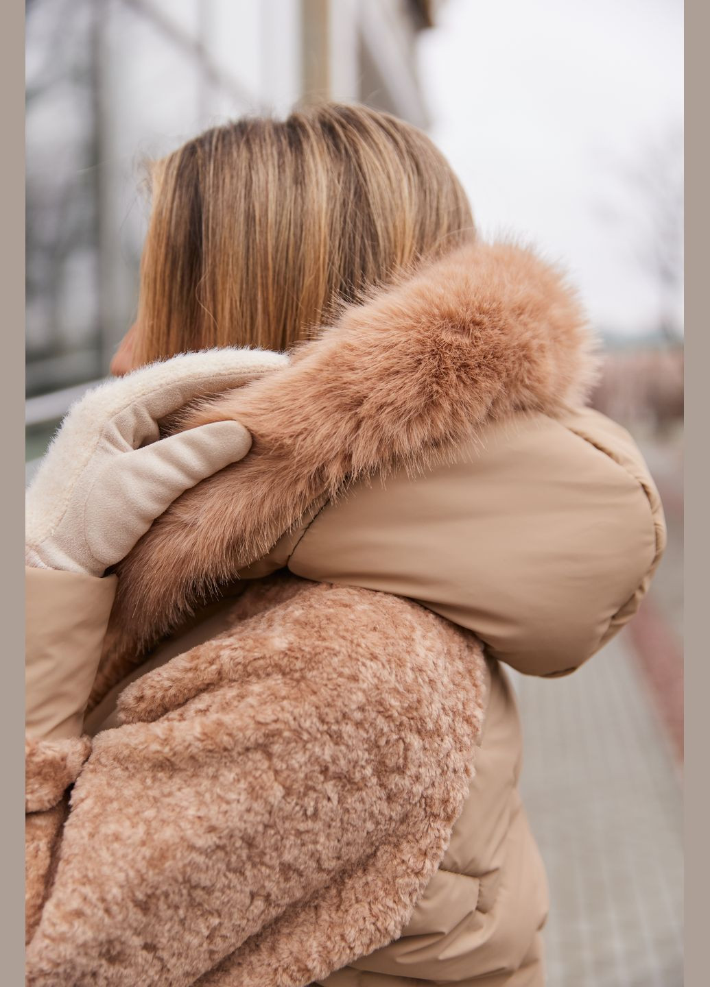 Песочная зимняя куртка MN