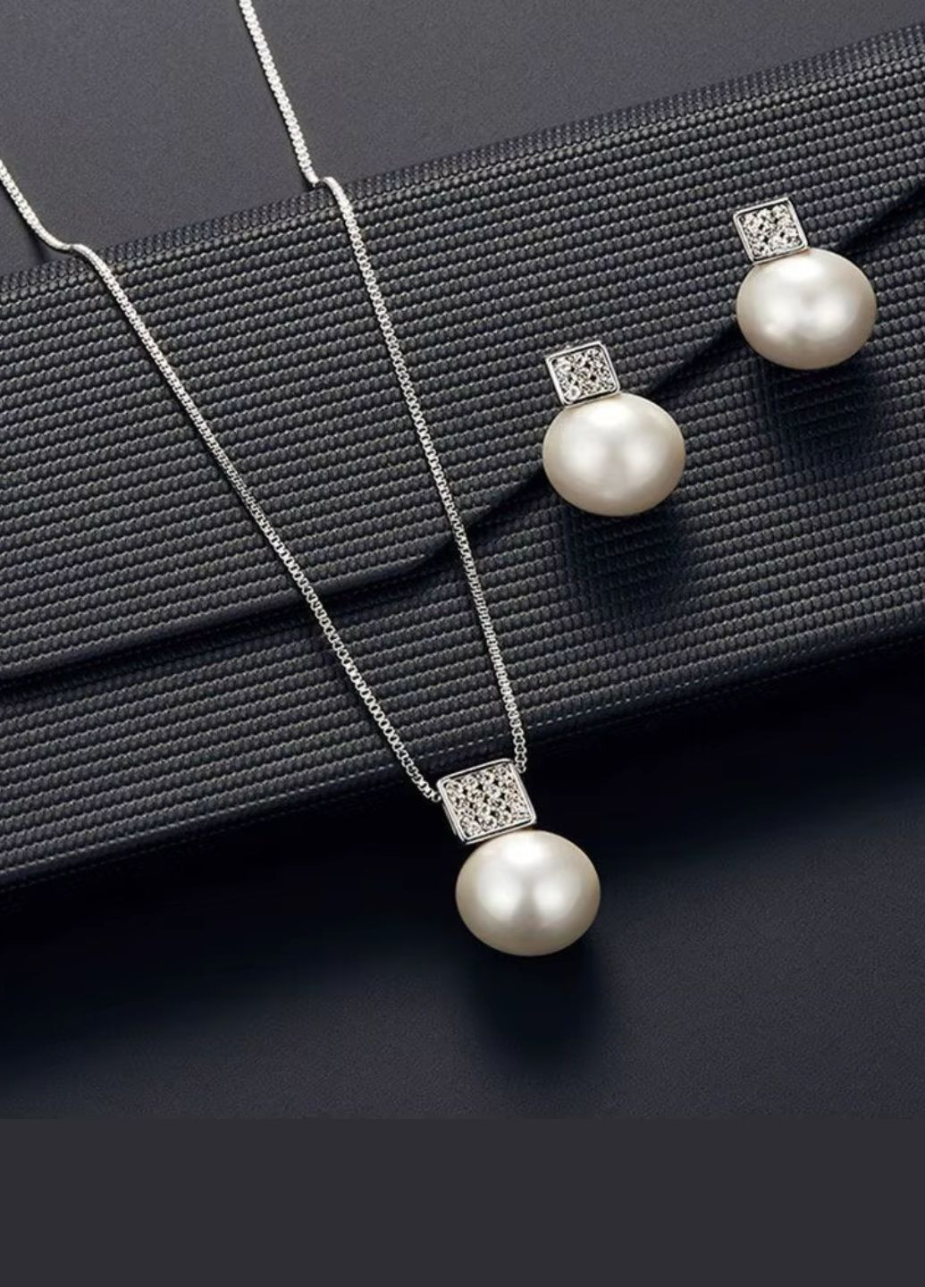 Набор бижутерии колье и сережки с белыми бусинками No Brand (322721956)