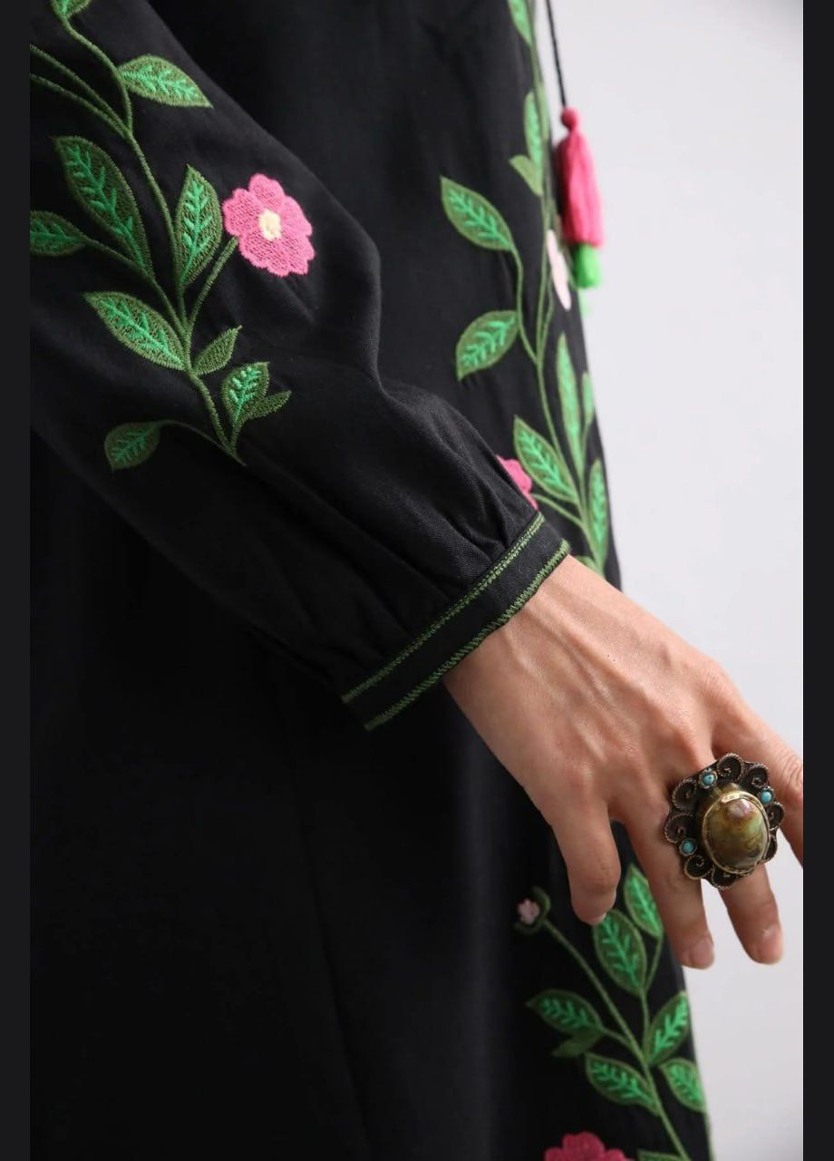 Черный зимний женское вышитое платье диана черное ESQ 5170