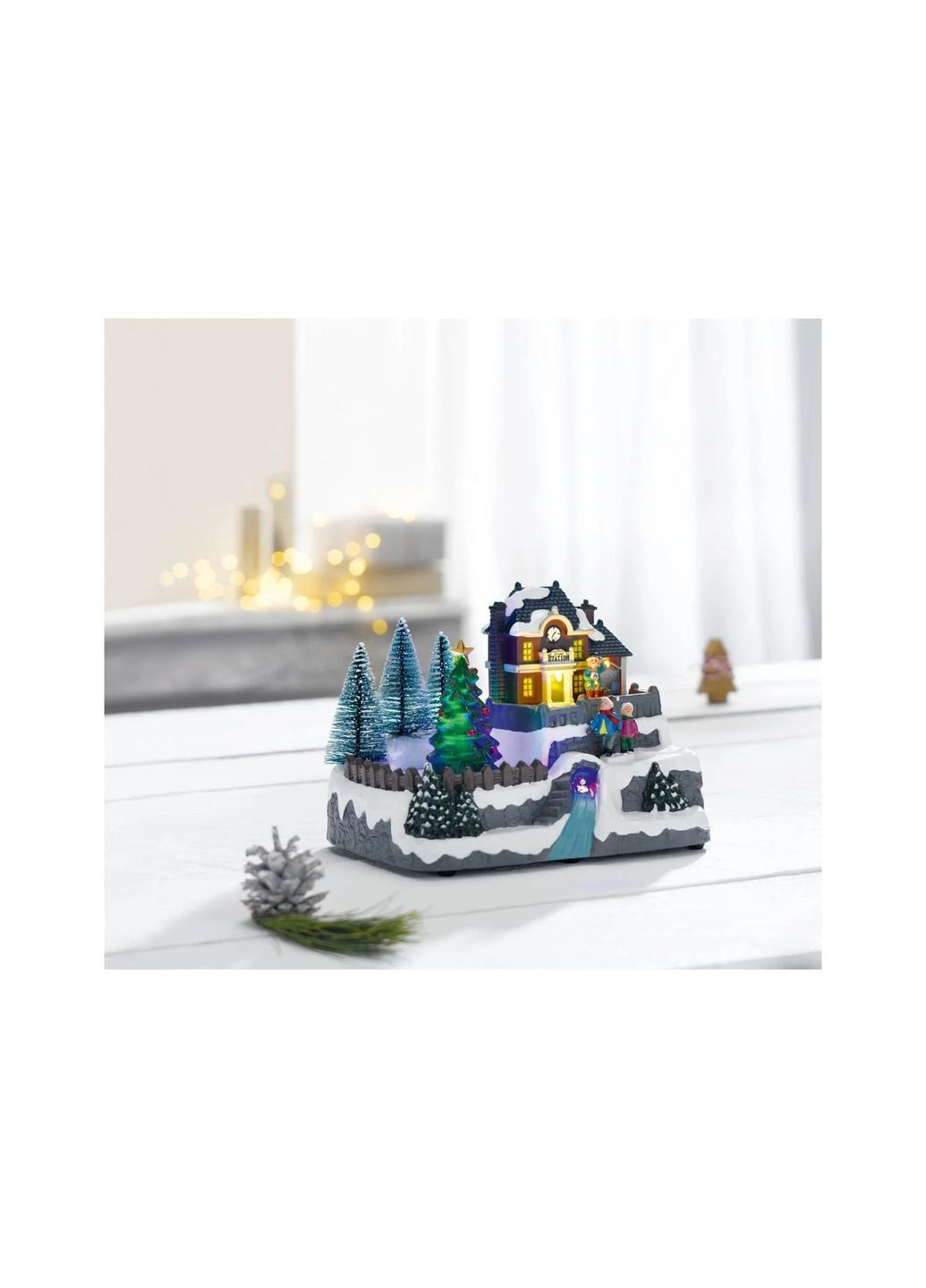 Музыкальная новогодняя композиция Рождественская деревня с LED-подсветкой и подвижной елкой Livarno home (369653664)