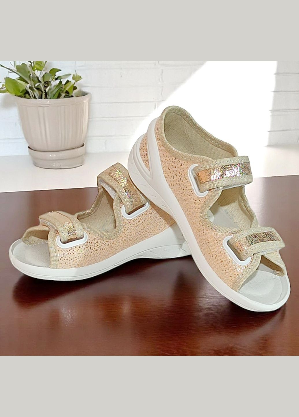 Ортопедичні відкриті тапочки капчики текстильні босоніжки на липучках для дівчинки Waldi (333035647)