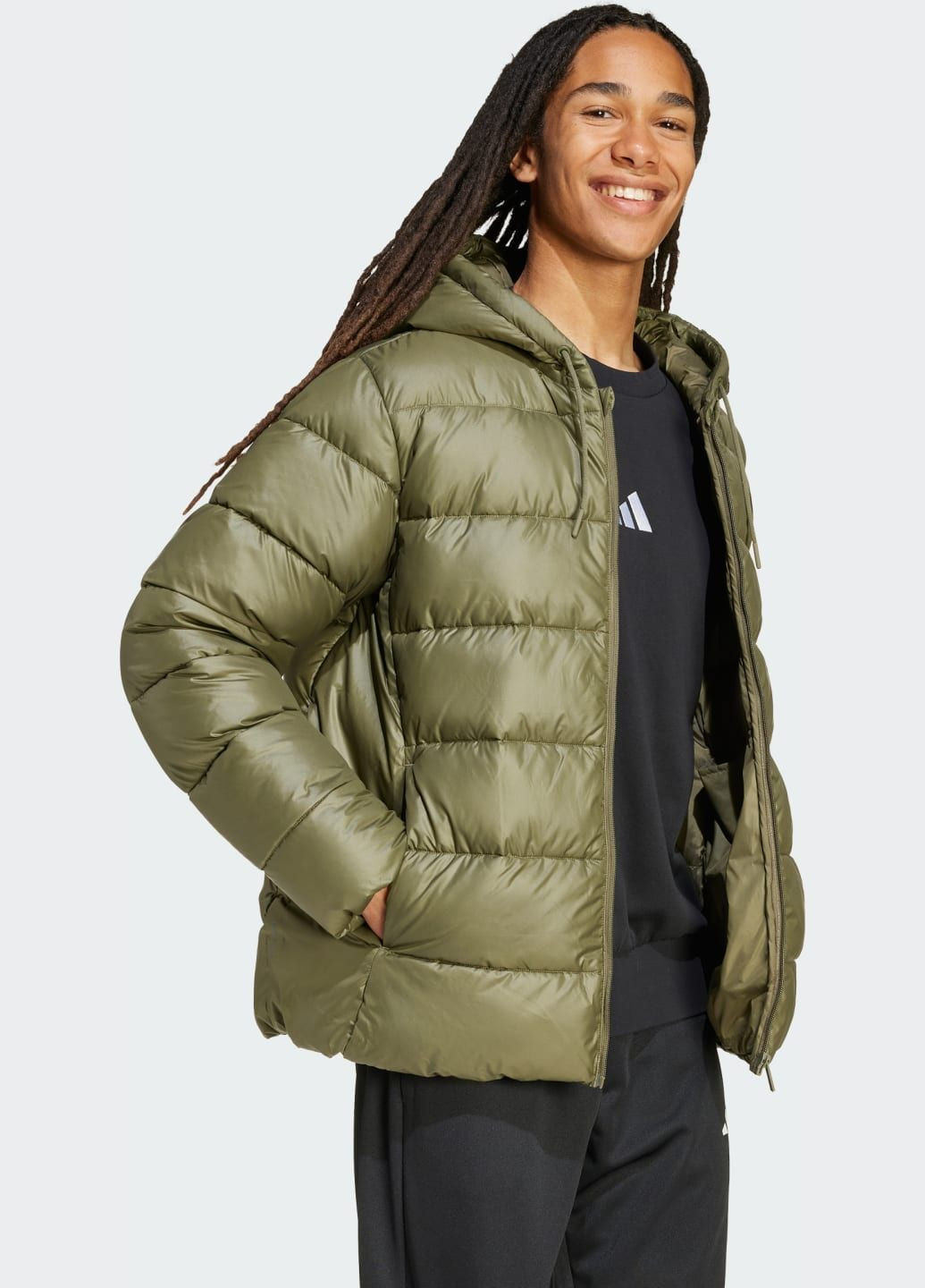 Зелена демісезонна куртка essentials climawarm synthetic down puffer hooded adidas