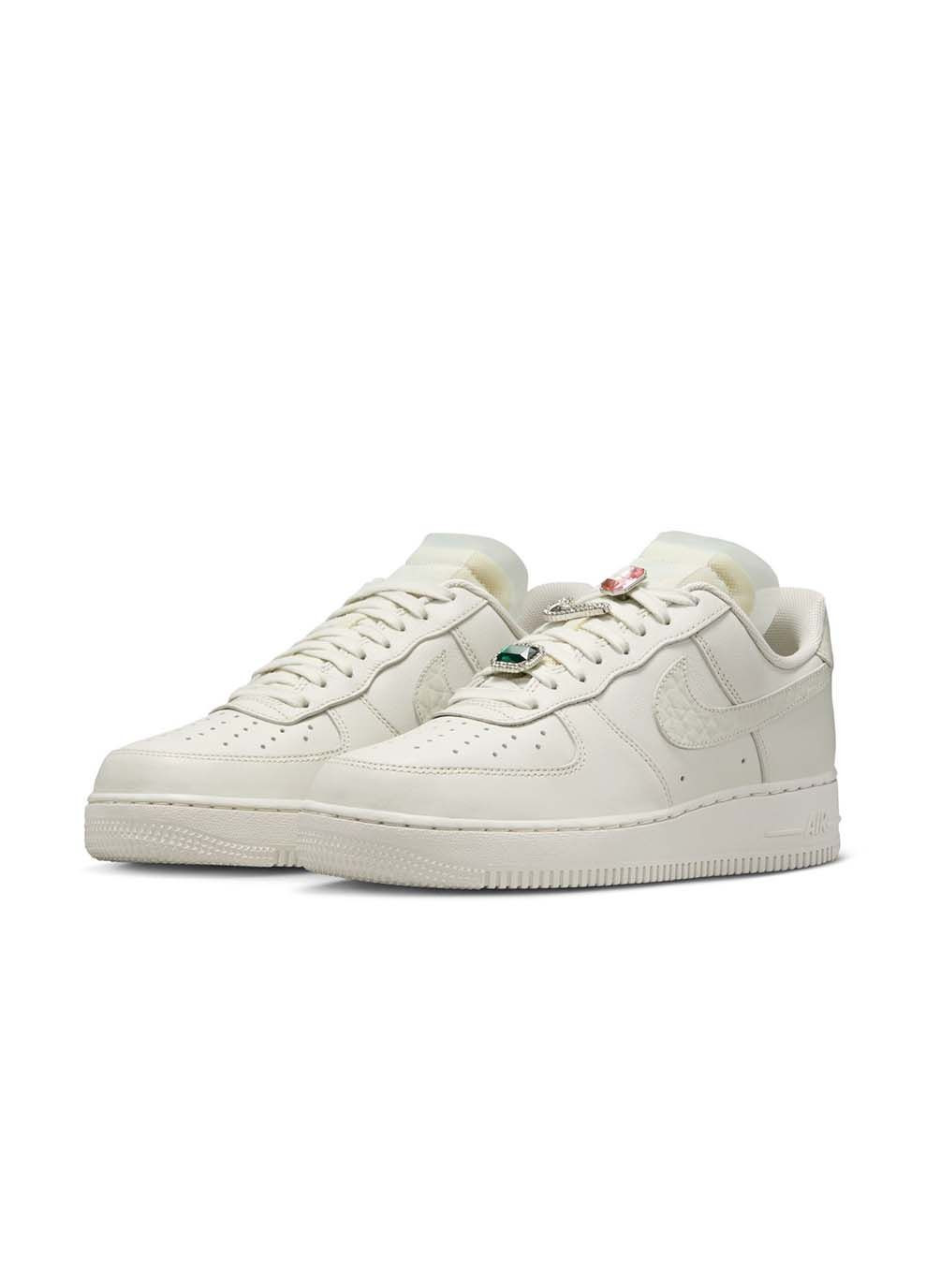 Жіночі Кросівки WMNS AIR FORCE 1 LO PRM Білий Nike білі демісезони (367590480)