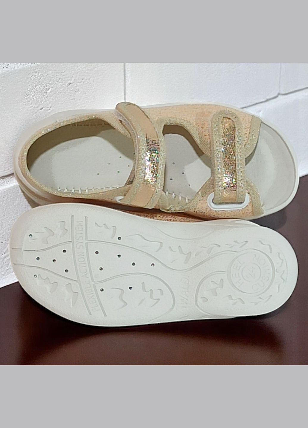 Ортопедичні відкриті тапочки капчики текстильні босоніжки на липучках для дівчинки Waldi (333035647)