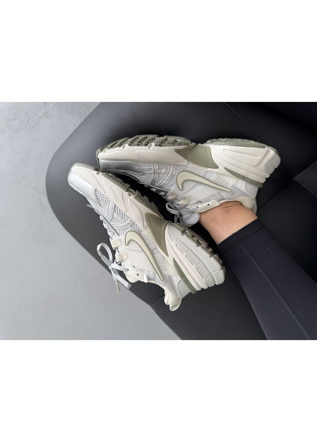 Кроссовки женские и мужские Nike V2K Runtekk White Metallic | Найк Рантекк В2К белые демисезоны (371770615)