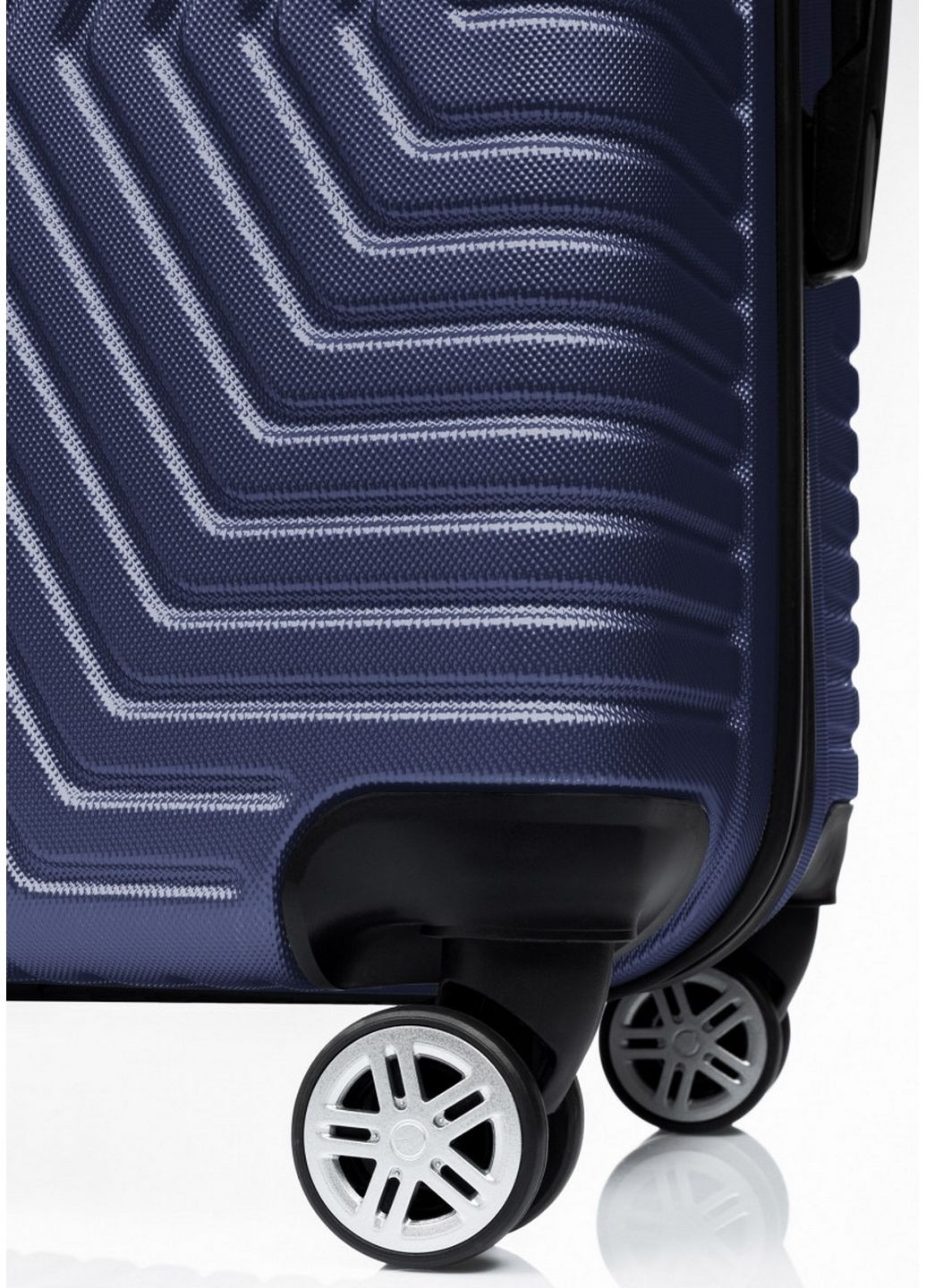 Пластиковый чемодан на колесах средний размер 70L GD Polo (288135901)