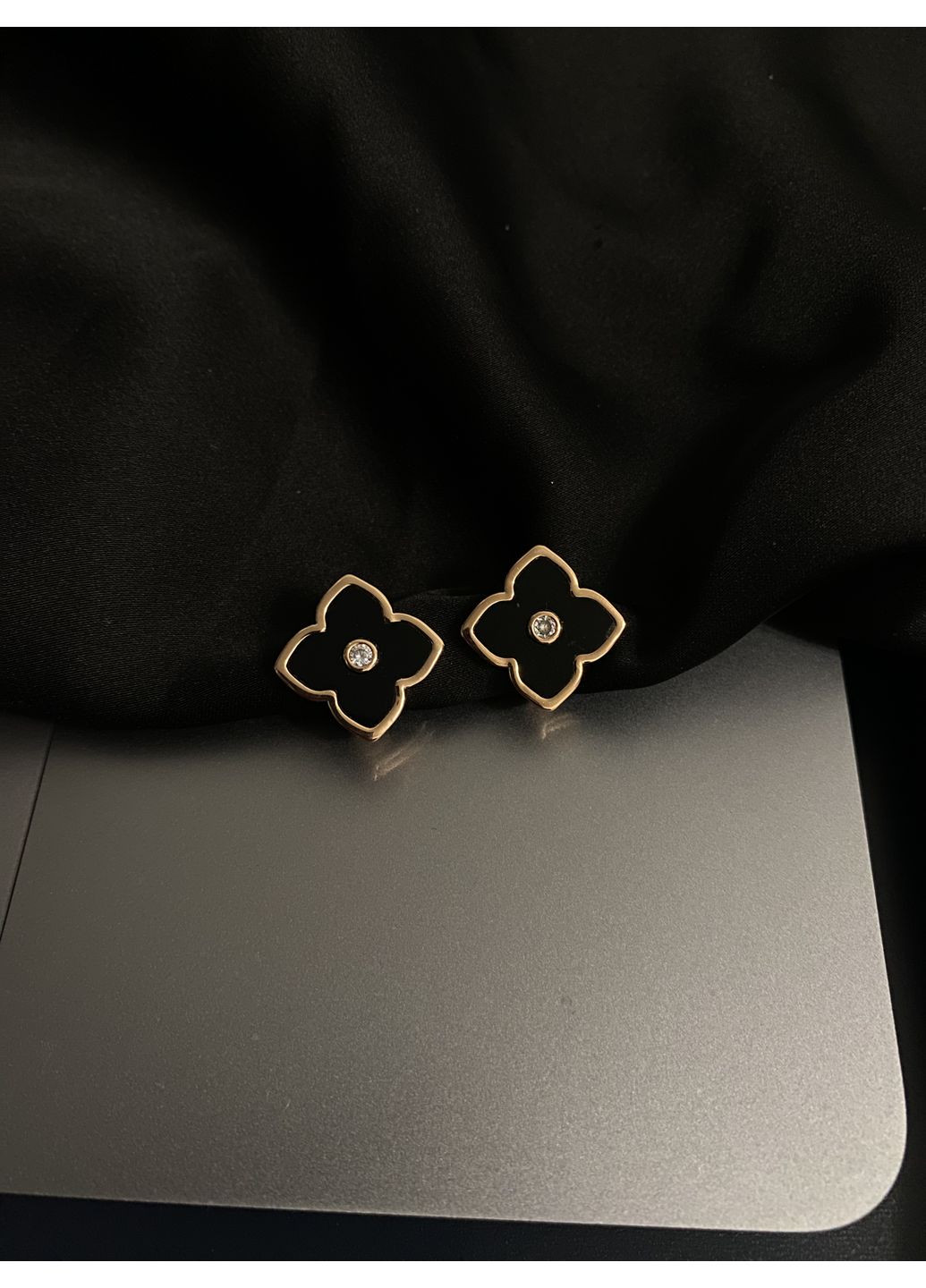 Серьги Клевер английский замок золотого цвета 36102 No Brand (370297737)