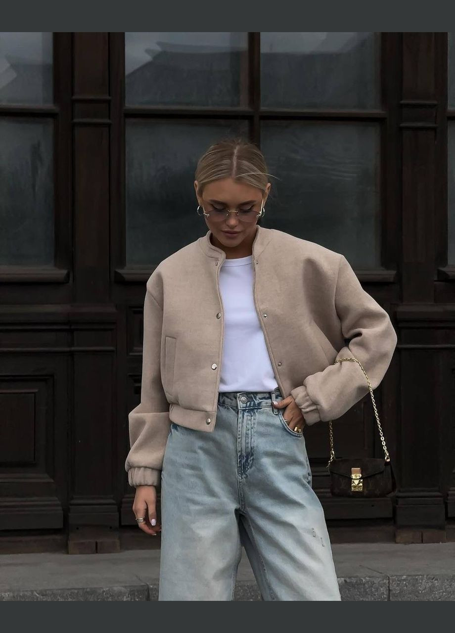 Бежевое демисезонное Красивое бежевое пальто-бомбер на кнопках из кашемира, демисезонный пальто-бомбер в универсальном размере 42-46 No Brand