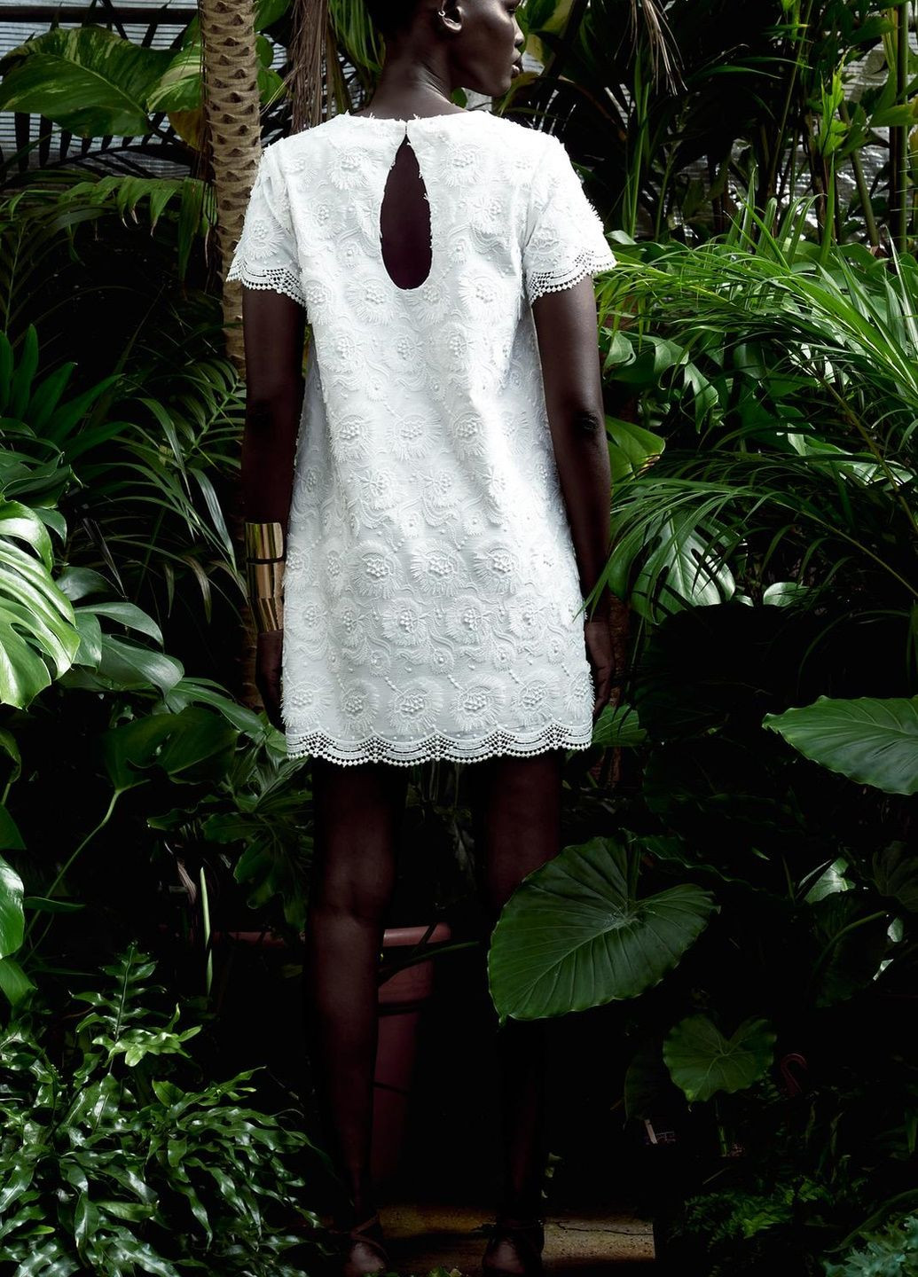 Белое праздничный платье Zara с абстрактным узором