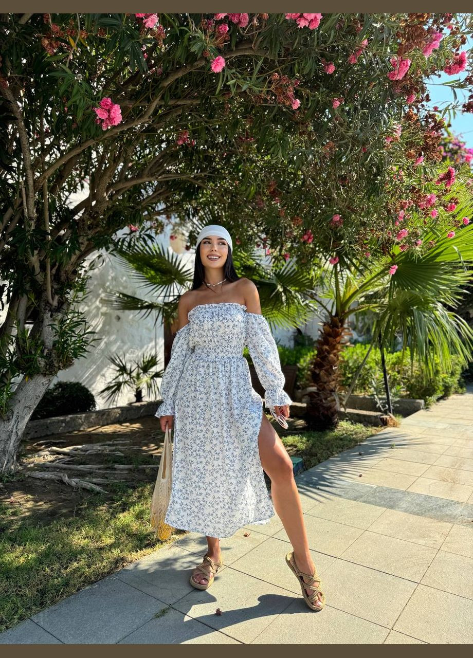 Светло-синее повседневный муслиновое платье с длинным рукавом с открытыми плечами Adelante с цветочным принтом