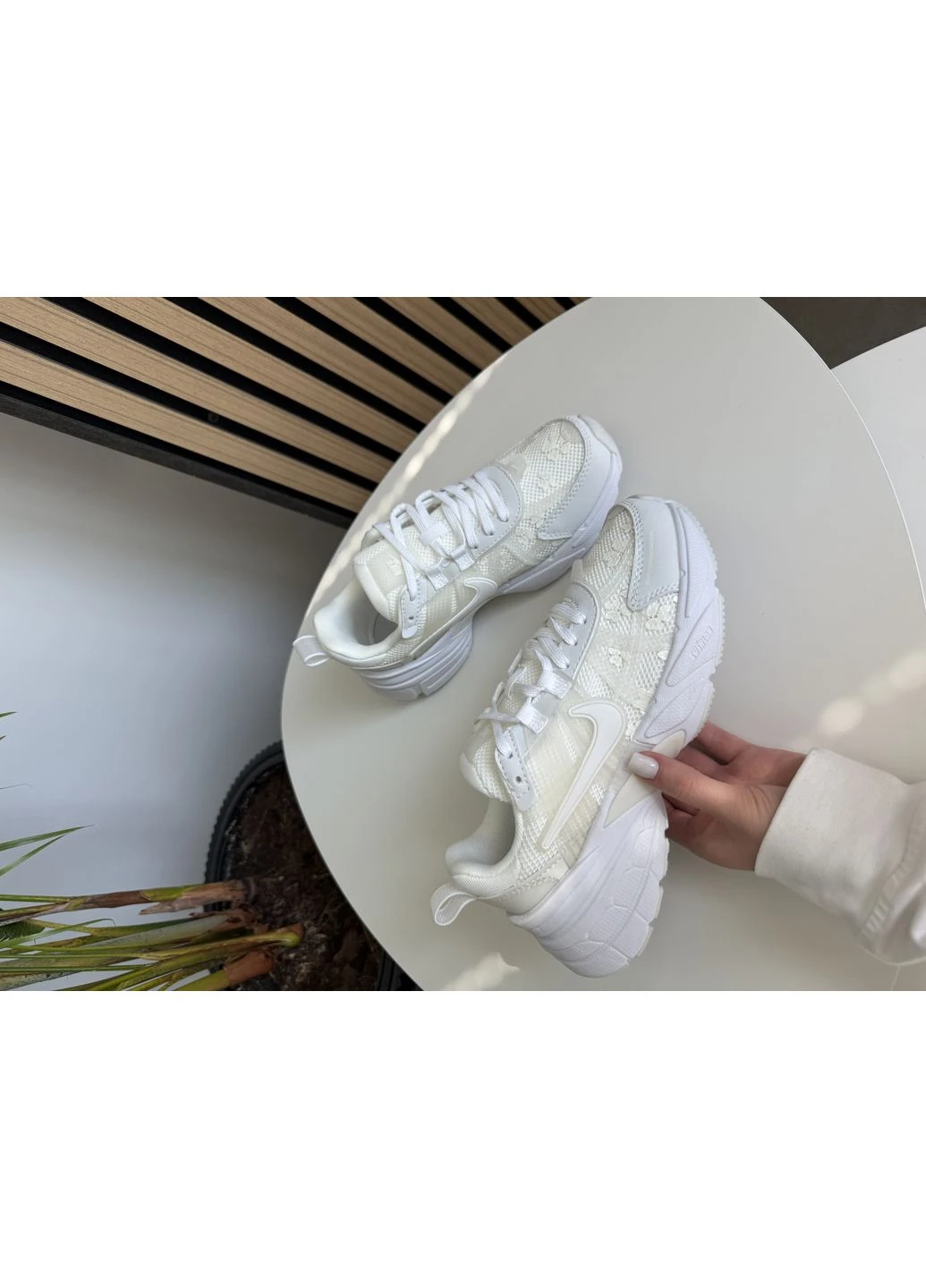 Кросівки жіночі Nike V2K Runtekk White Flowers | Найк В2К Рантекк білі No Brand білі демісезони (392545791)