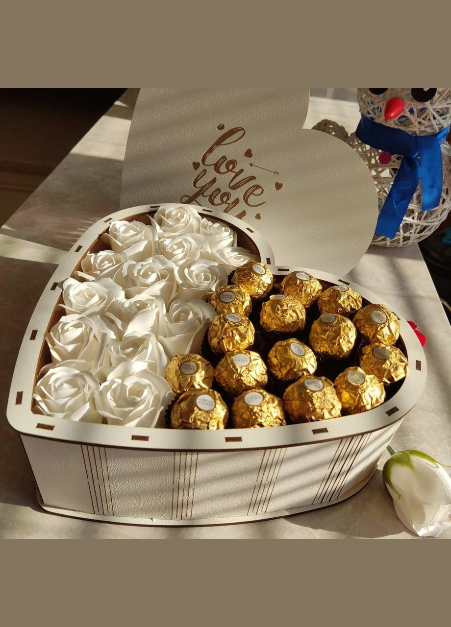 Подарунковий бокс із солодощів і троянд для дівчини на день народження 8 березня день закоханих (ar20) No Brand (315888827)