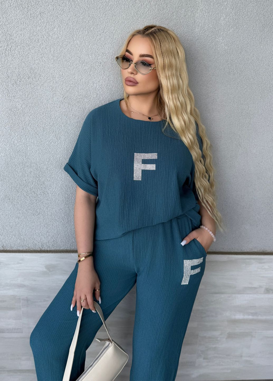 Костюм жіночий літній зі стразами (футболка + штани) No Brand (338182260)