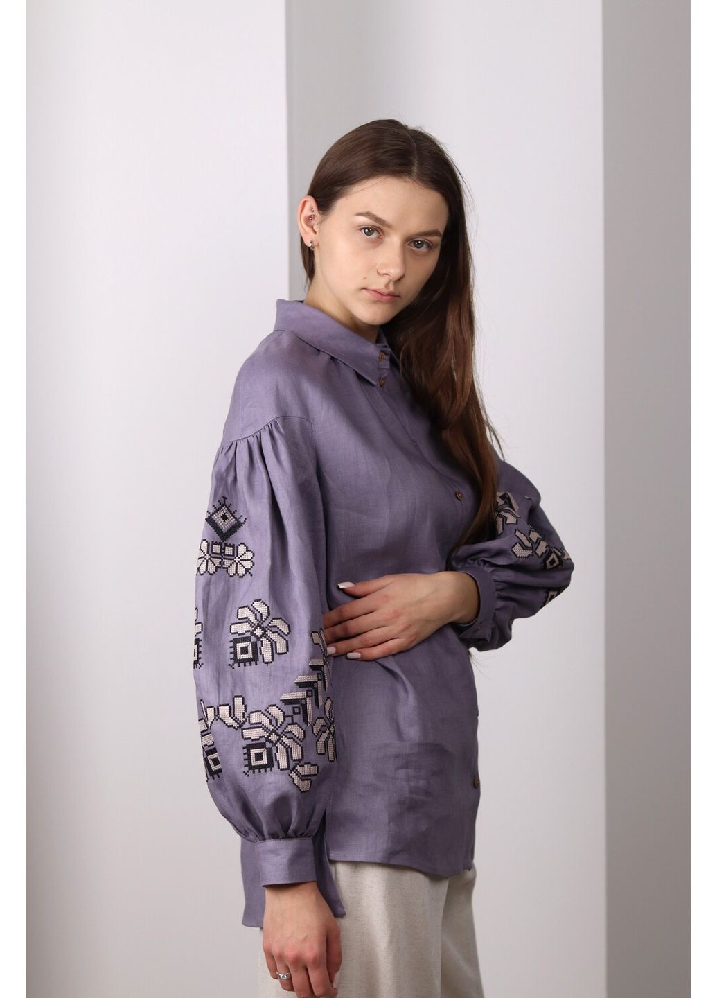 Фиолетовая женская вышитая блуза на пуговицы георгин фиолетовый MOTYV узор цветочный лен (365578996)