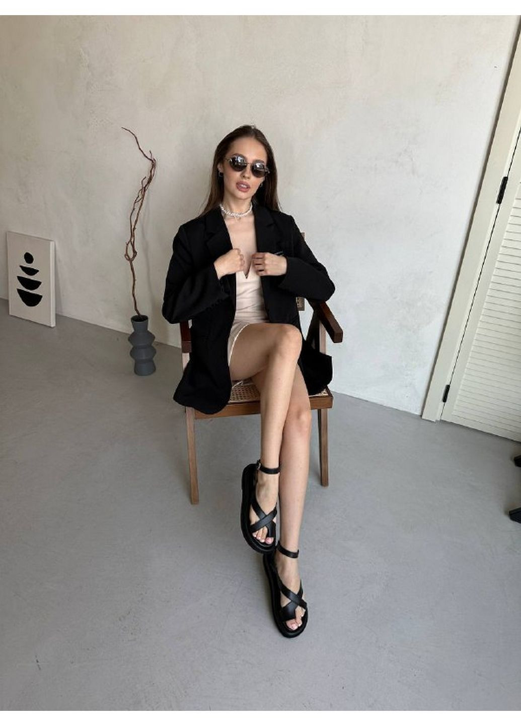 Черные кожаные женские босоножки VZUTIK