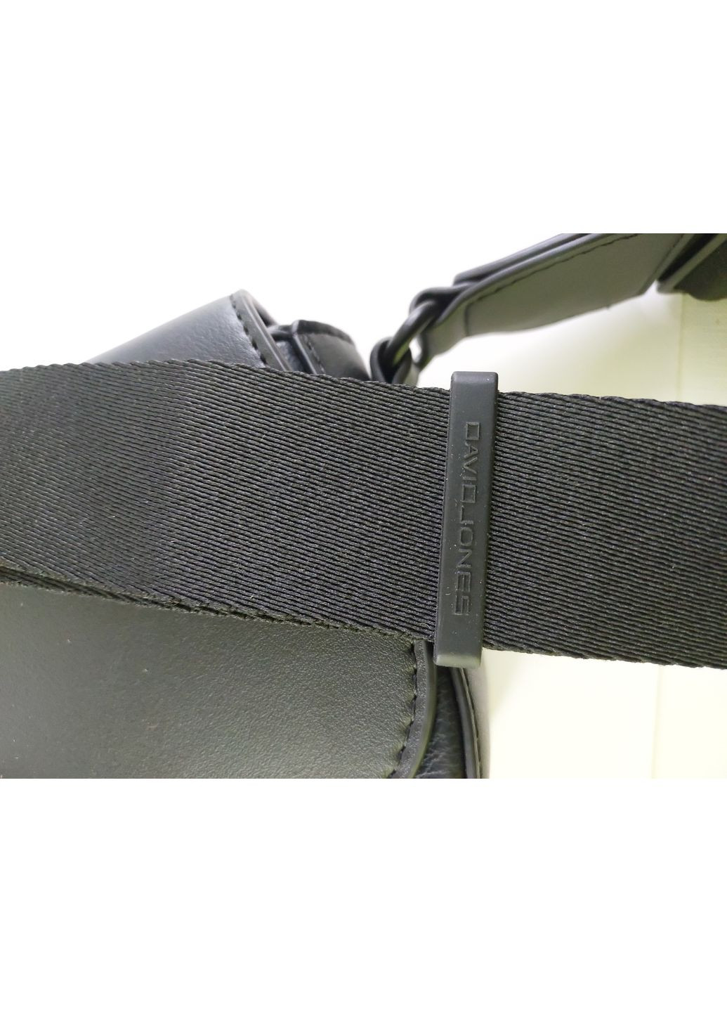 Жіноча сумка крос боді на широкому ремінці чорна David Jones (354333314)