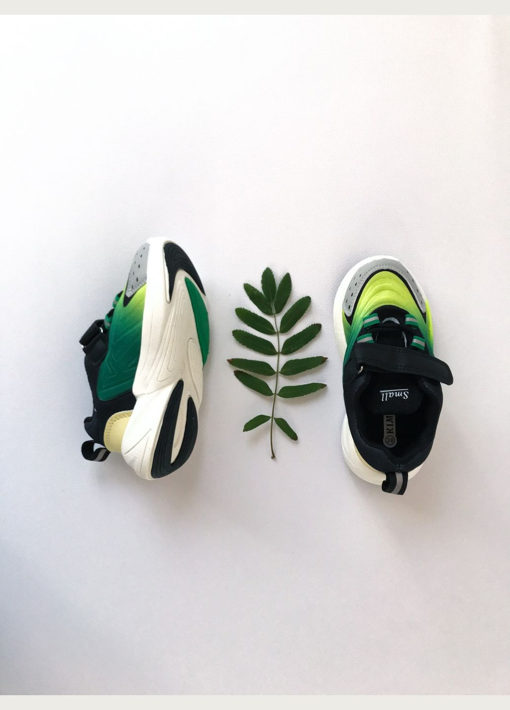 Зелені дитячі кросівки 26 р 16 см зелений артикул к401 Kimbo-O