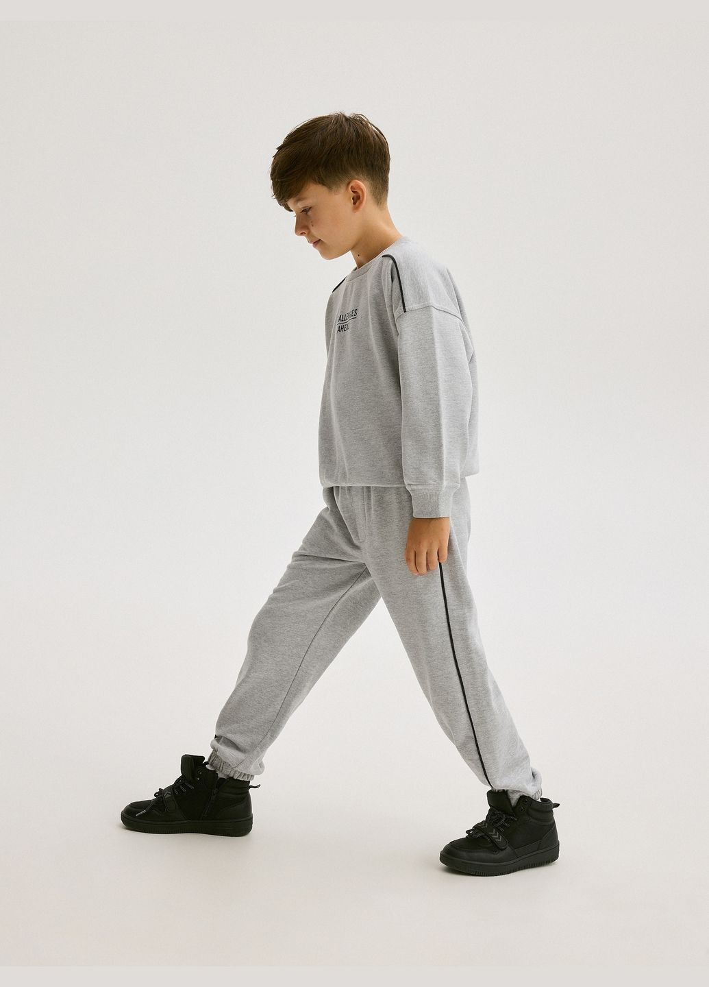 Reserved світшот сірий