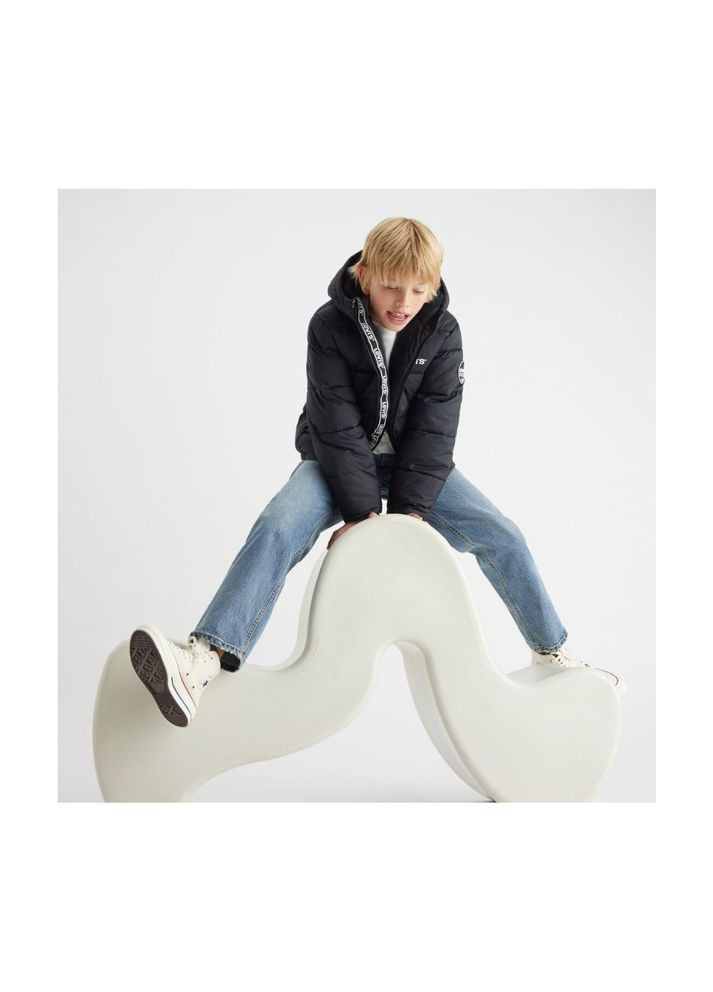 Черная куртка lvb core puffer 9eh924-023 Levi's