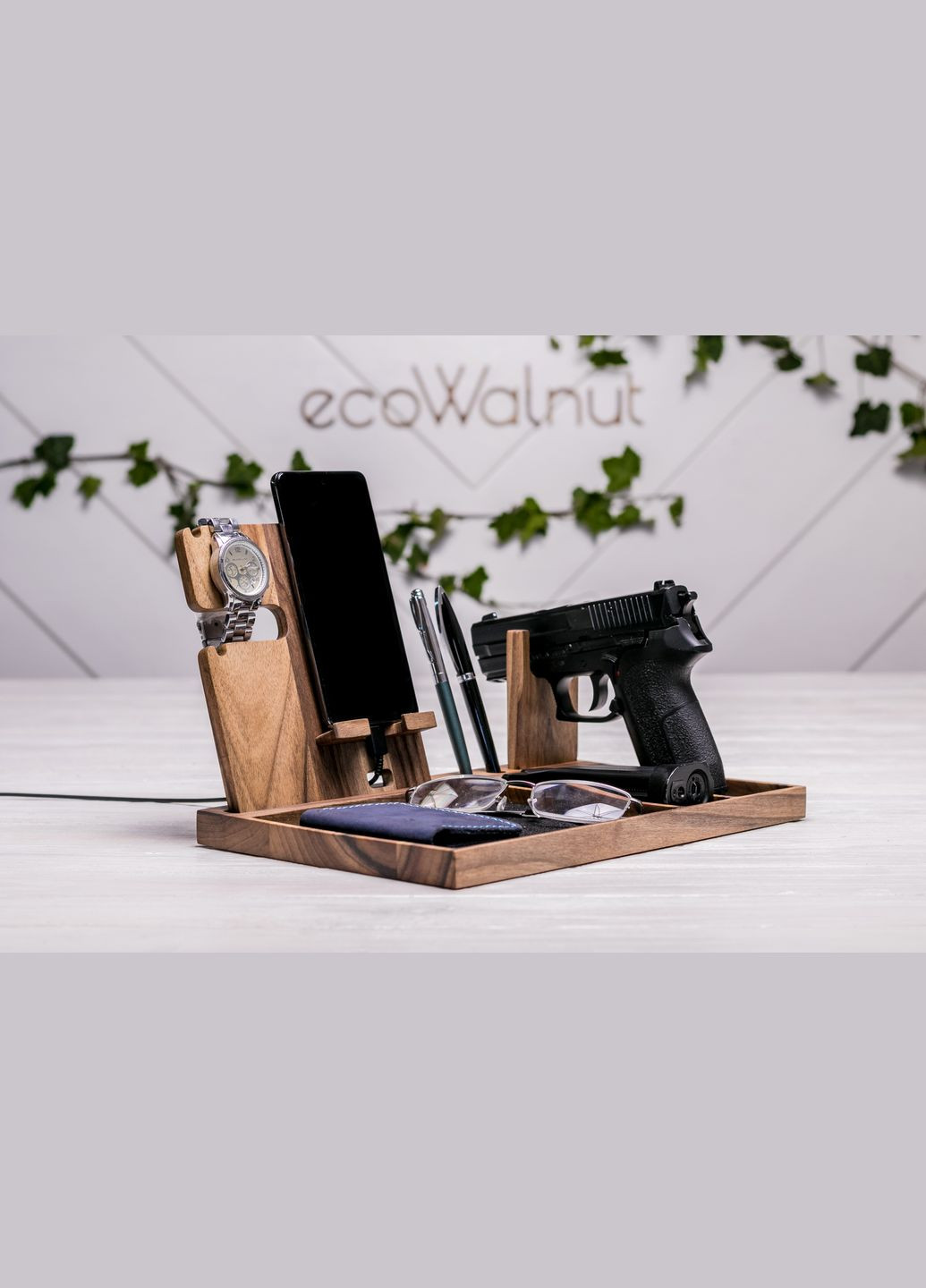 Подставка для пистолета, телефона и часов «Leon killer» Необычный подарок для парня EcoWalnut (293850355)