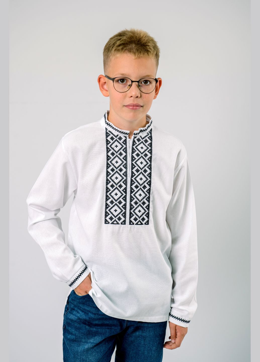 Белая вышиванка для мальчика стильного белого цвета с черным орнаментом с длинным рукавом на подростка узор орнамент лен (313441163)