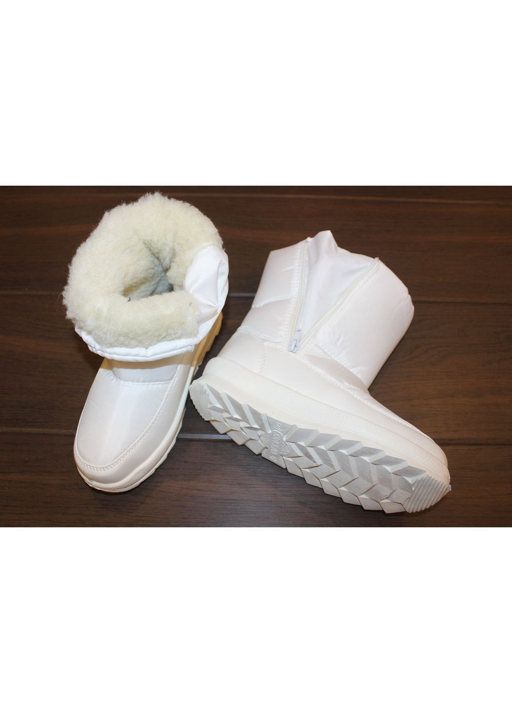 Белые сапоги дутики женские зимние белые No Brand на молнии с аппликацией, без декора