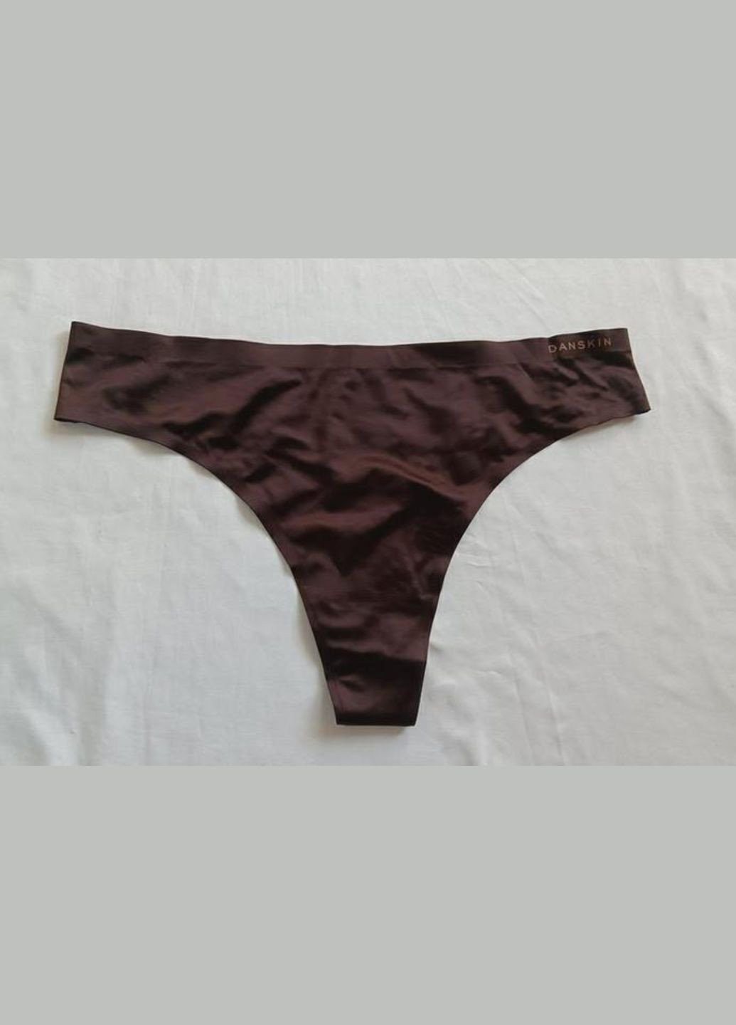 Гладкі безшовні трусики-стрінги коричневі Danskin (322872469)
