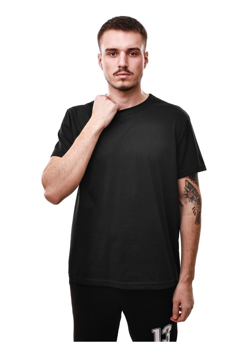 Чорна футболка чоловіча Dioni