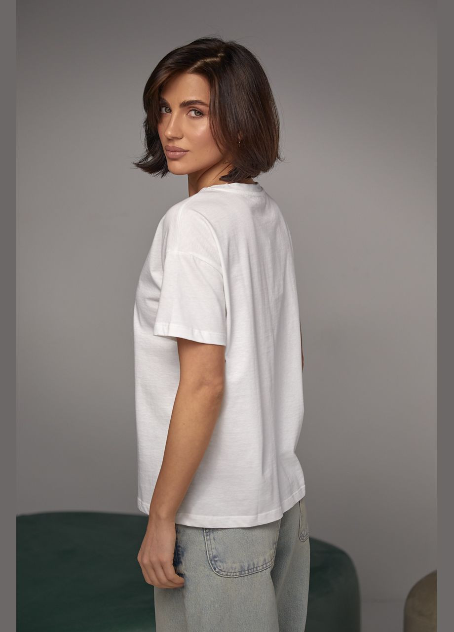 Белая летняя женская футболка украшена сердцем из бисера и страз 2404 с коротким рукавом Lurex