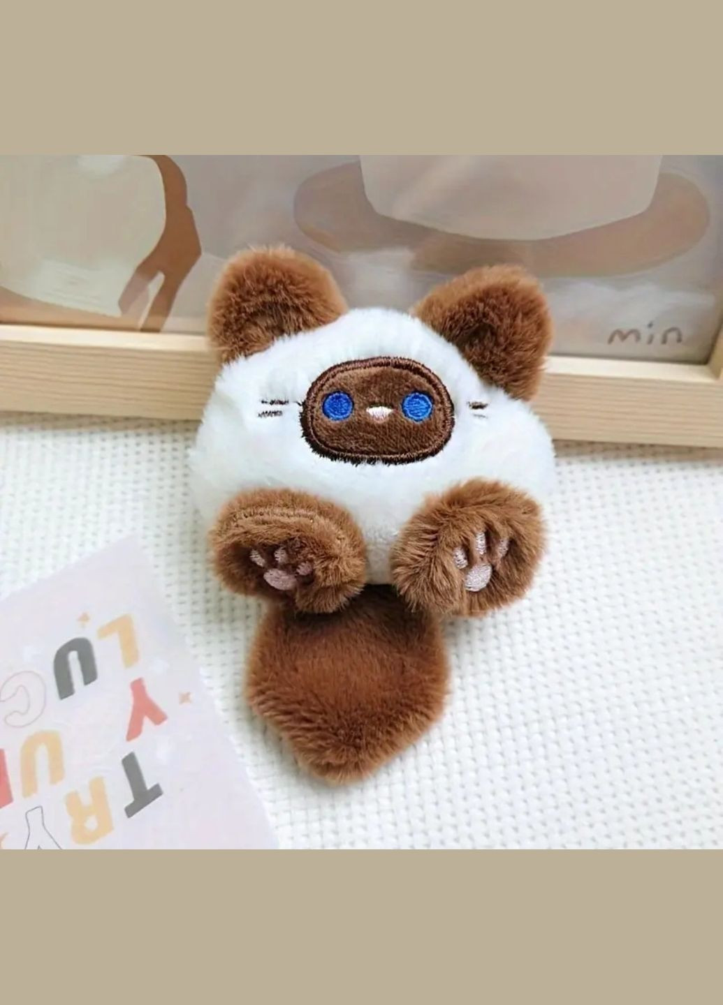 Плюшева іграшка у формі кота з хвостом, лапками та мордочкою No Brand (346871822)