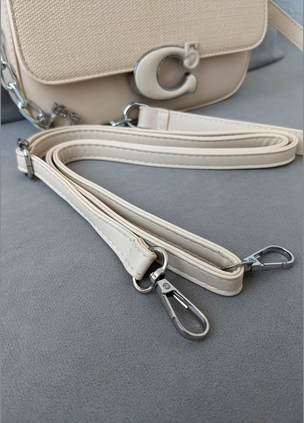 Кремова жіноча сумка з декоративною пряжкою та змінними ремінцями InFashion Сумка (342112315)