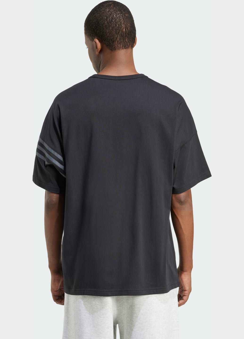 Черная футболка neuclassics adidas