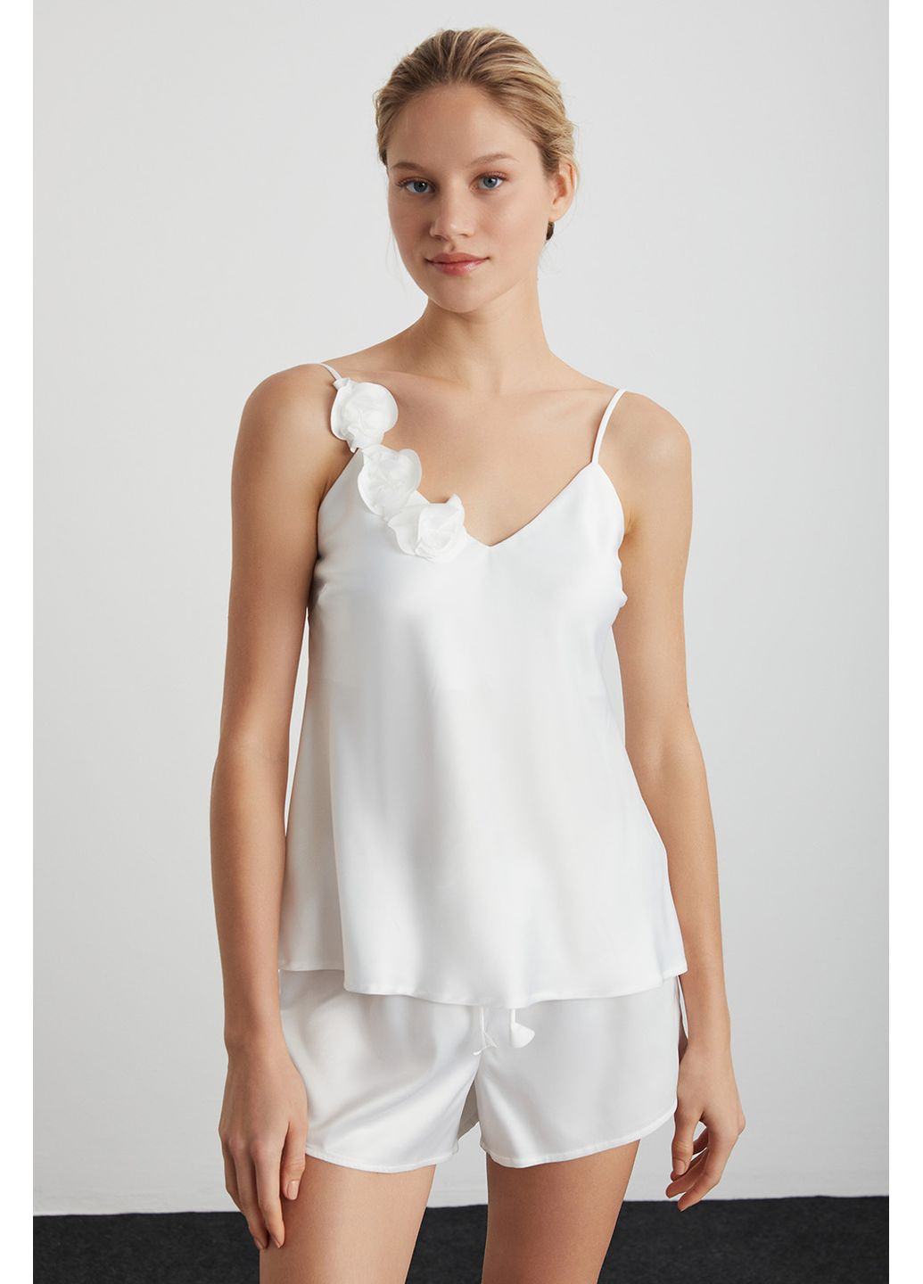 Молочна атласні шорти, колір молочний, розмір 36 Kom Розе