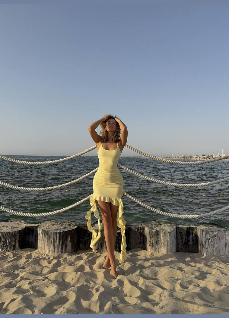 Светло-желтое вечернее облегающее мини платье силуэтная Adelante однотонное