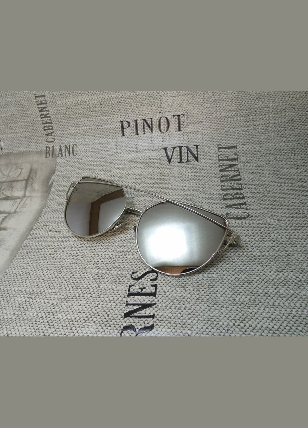 Сонцезахисні окуляри, колір сірий у срібній оправі No Brand (302370706)