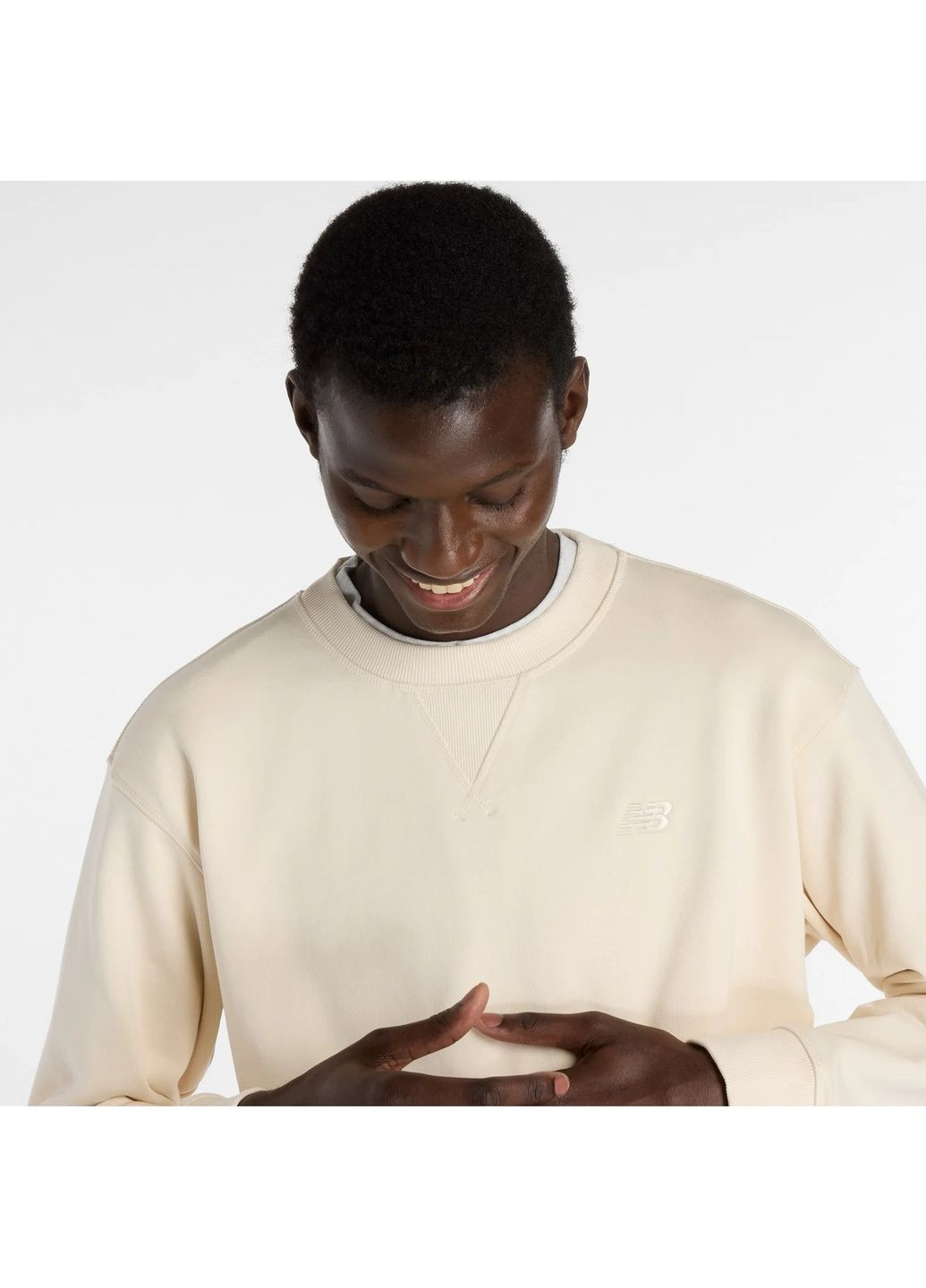 Свитшот мужской Athletics Beige MT41506PEF New Balance (364838636)