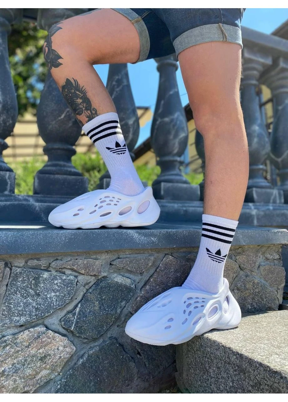 Белые летние кроссовки adidas yeezy boost foam runner mineral white адидас изи буст No Brand