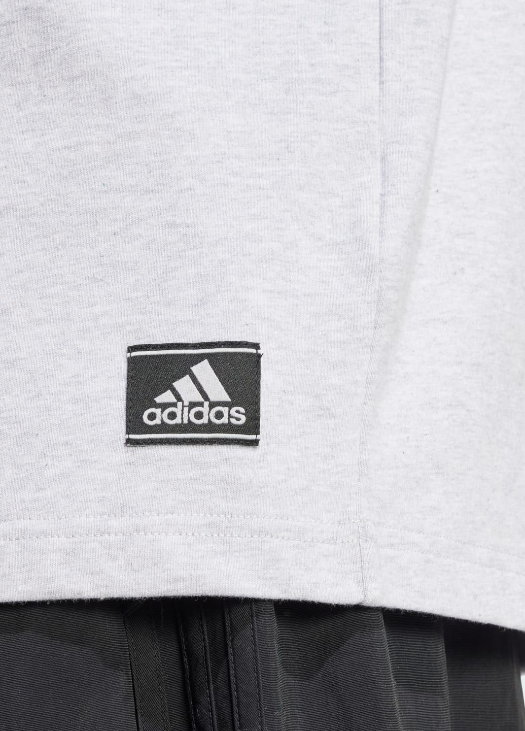 Сіра футболка badge of sport adidas