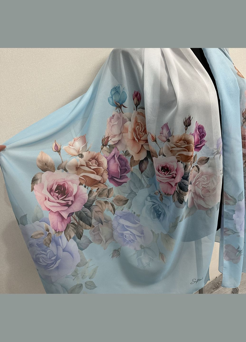 Стильний жіночий шифоновий шарф з квітковим малюнком блакитного кольору розмір 140*180 см No Brand (327415071)