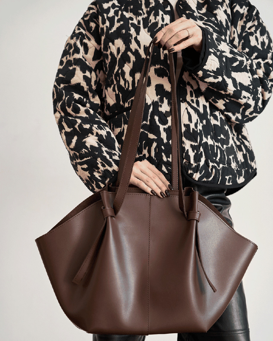 Жіноча сумка з косметичкою в комплекті з екошкіри шоколадна "Жизель" WeLassie (321111032)