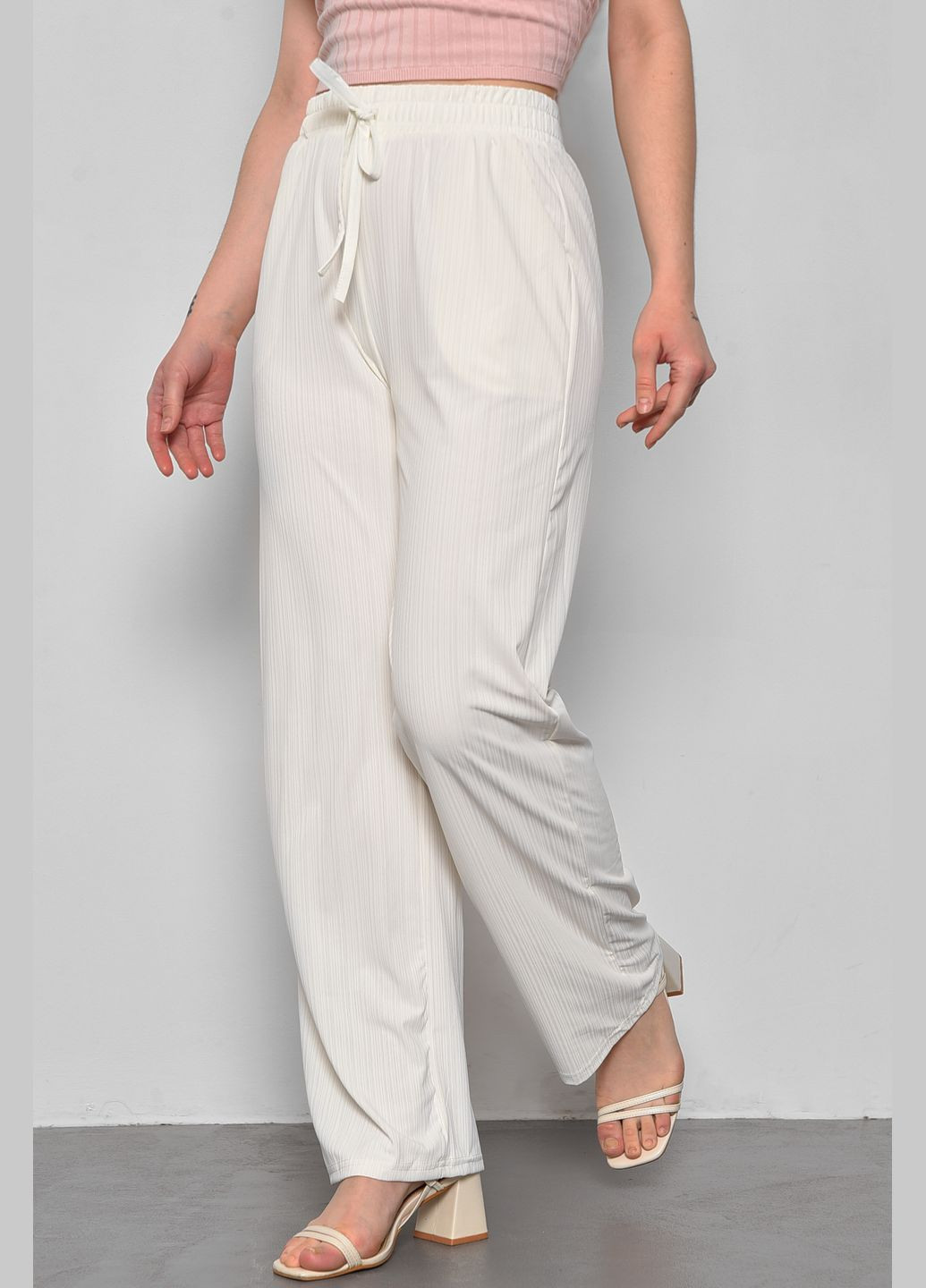 Штани жіночі літні розкльошені білого кольору Let's Shop (280938025)