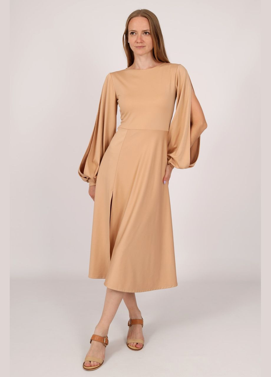 Бежева коктейльна жіноча літня трикотажна сукня міді, рукава ліхтарик з розрізом. бежевий No Brand