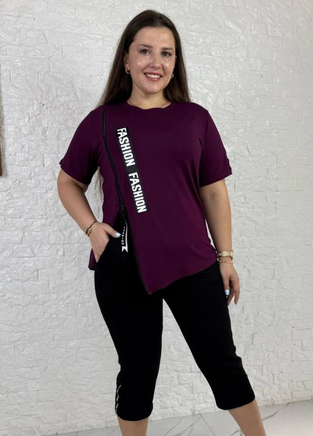 Базовый повседневный легкий летний костюм двойка: футболка с молнией сбоку и репсовой лентой + бриджи Україна (331783436)