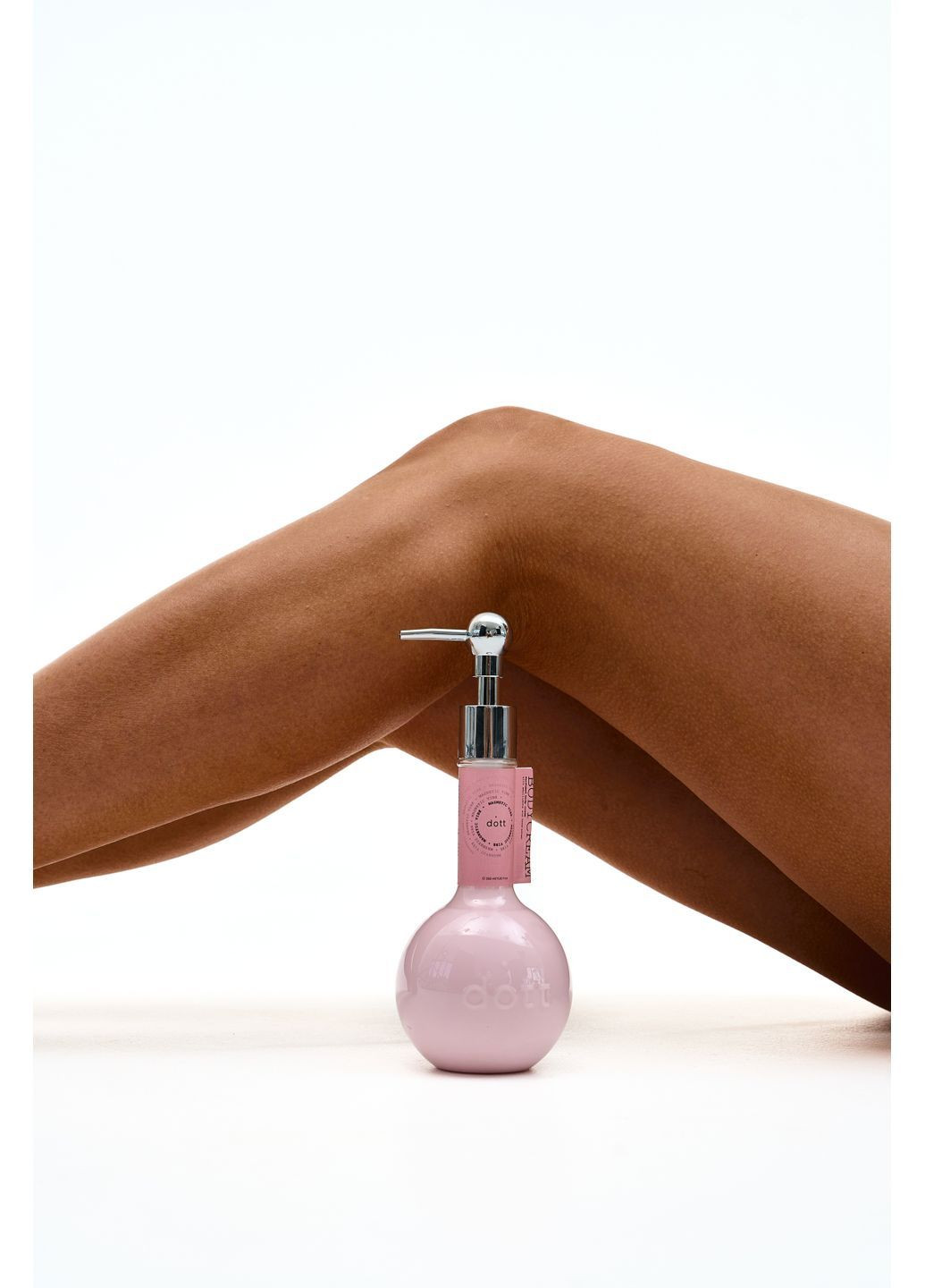 Парфюмированный лосьон для тела Magnetic Vibe с эмолентами и экстрактом цветов 350 мл (520) dott (366424150)