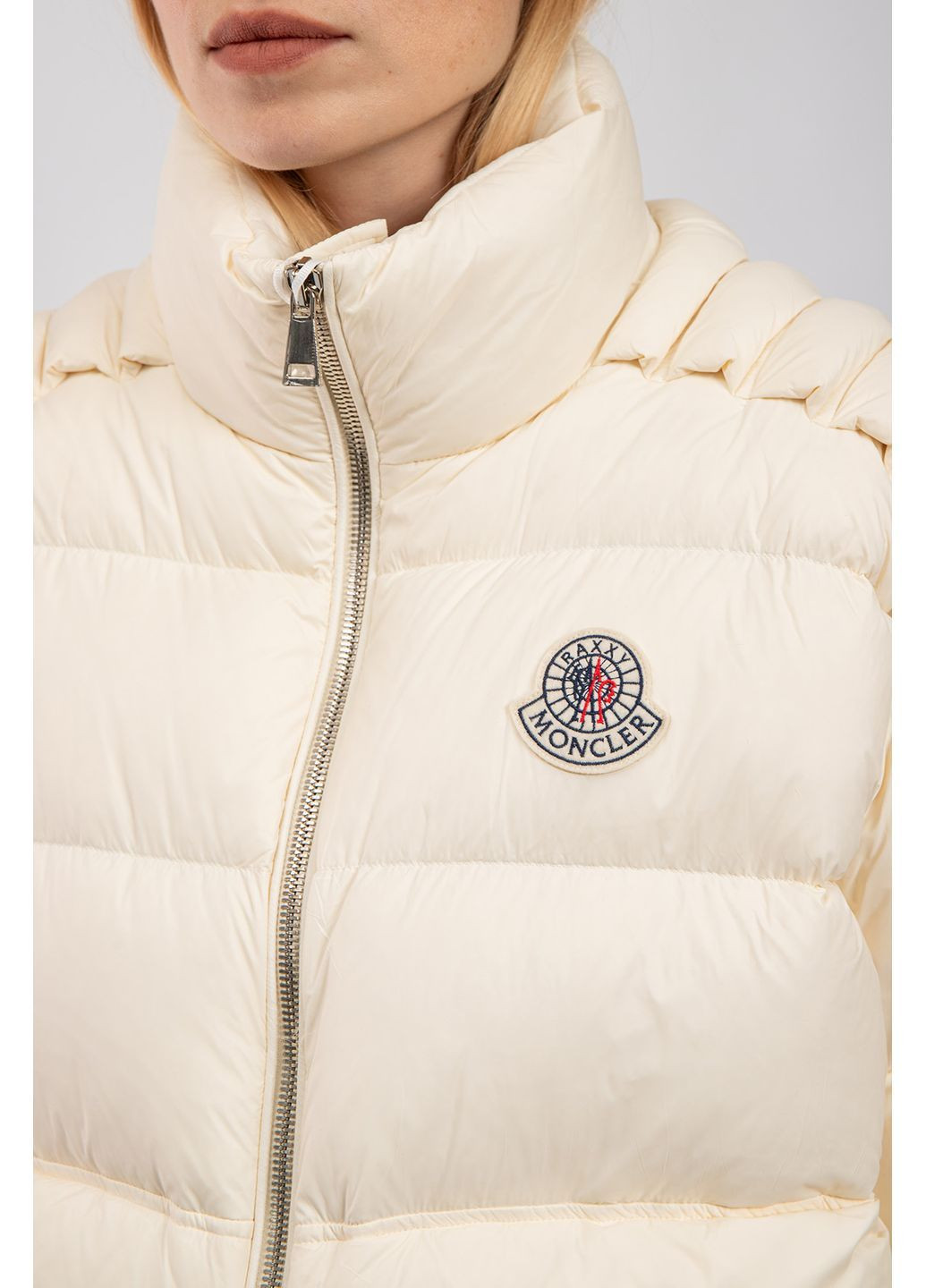 Молочный Пуховик Moncler