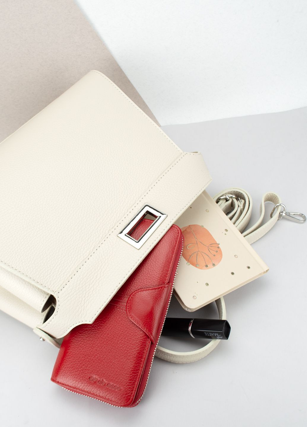 Сумка женская кожаная на застежке 03481 среднего размера бежевая Virginia Conti (315036682)