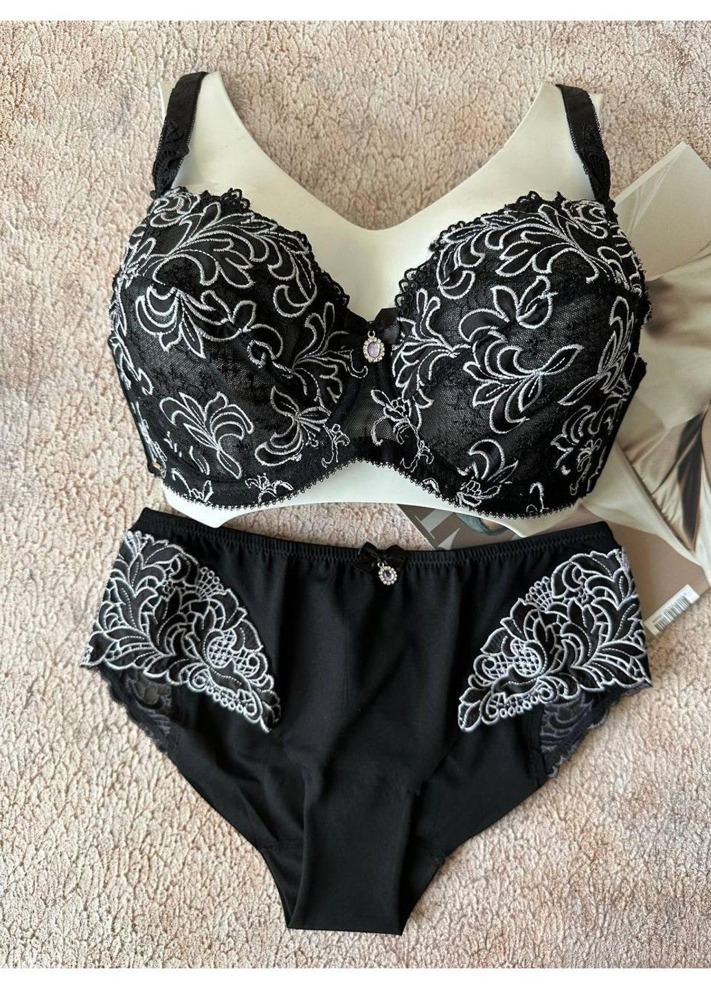 Чорний жіноча нижня білизна комплект чорний з білим Lanny Mode
